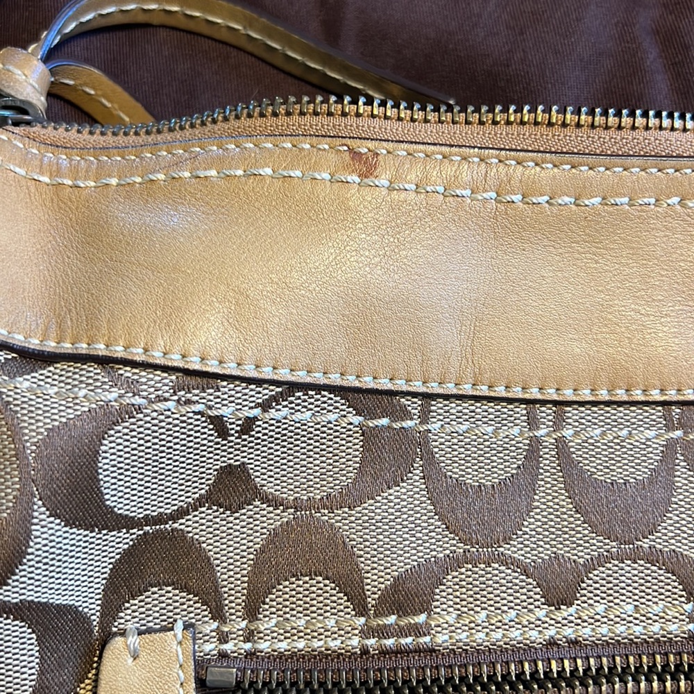 Coach purse - Picture 3 of 4